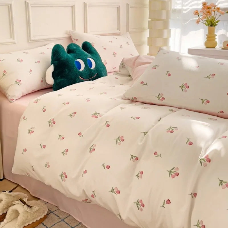 2025 new 3-piece cartoon heart-shaped plant floral print set, a duvet cover and a pair of pillowcases (no padding)