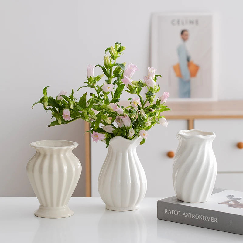 Shumen Simple Cream White Ceramic Flower Vase for Decorating Dry Flowers and Artificial Flowers for Living Room TV Stand Flower