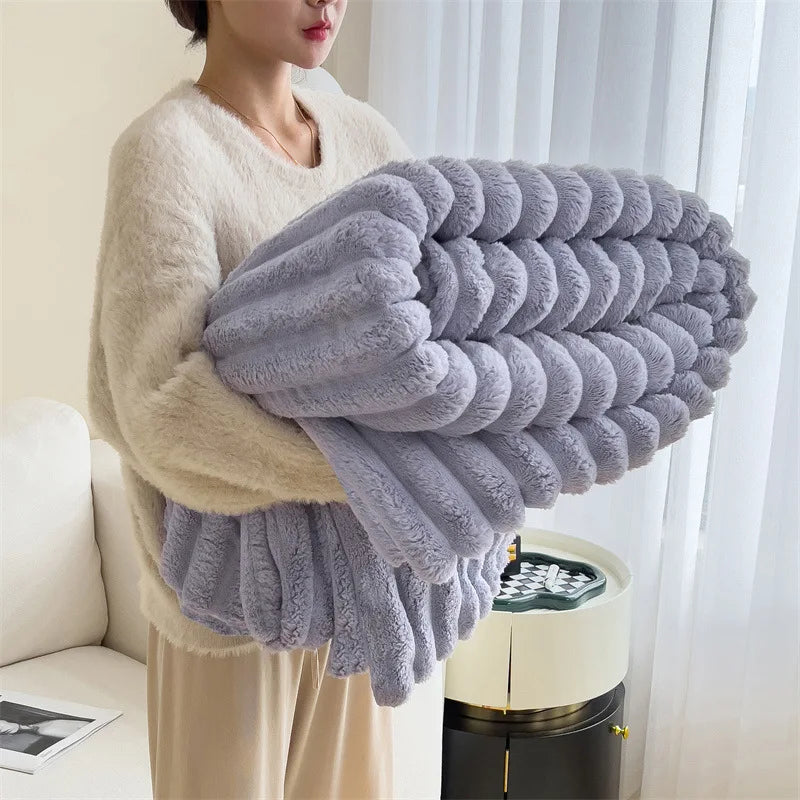 Leichte, luxuriöse, einfarbige, multifunktionale Kaninchen-Samtdecke, Winterdicke, warme Flanelldecke, die für Schlafzimmer-Wohnzimmerdecke verwendet wird