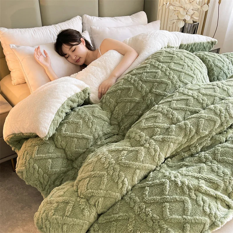 Comoda trapunta in velluto double-face con nucleo per camera da letto, coperta in velluto ispessito per la casa, trapunta in pile di agnello, nucleo caldo della trapunta confortevole