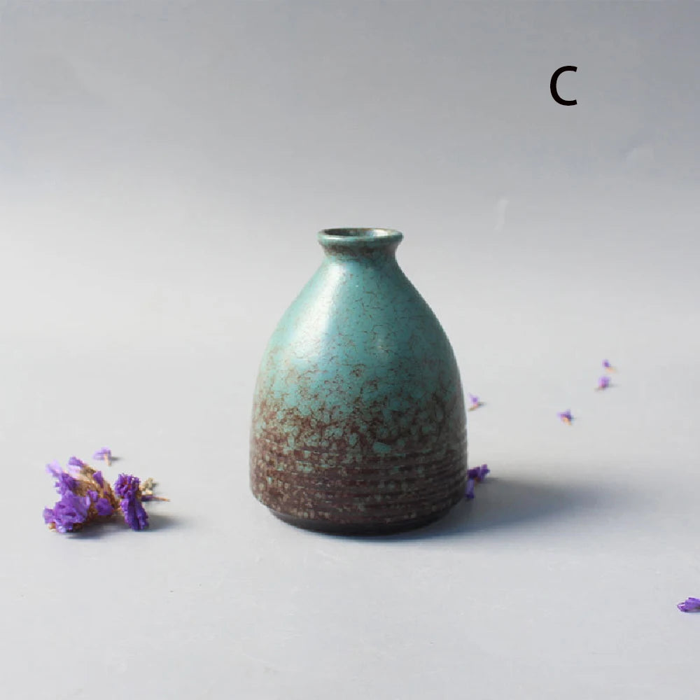 Ceramic small vase, home decoration handicraft desktop decoration, black small vase simple Japanese decoration