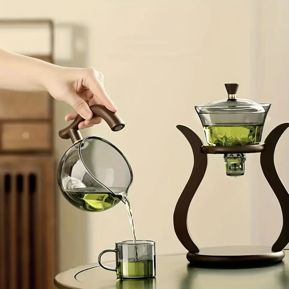 Lazy Kung Fu Glass Tea Set Полу автоматическая капля с Infuser Glass Teapot Set Magnetic Switch Teapot Teacup Set Glassware