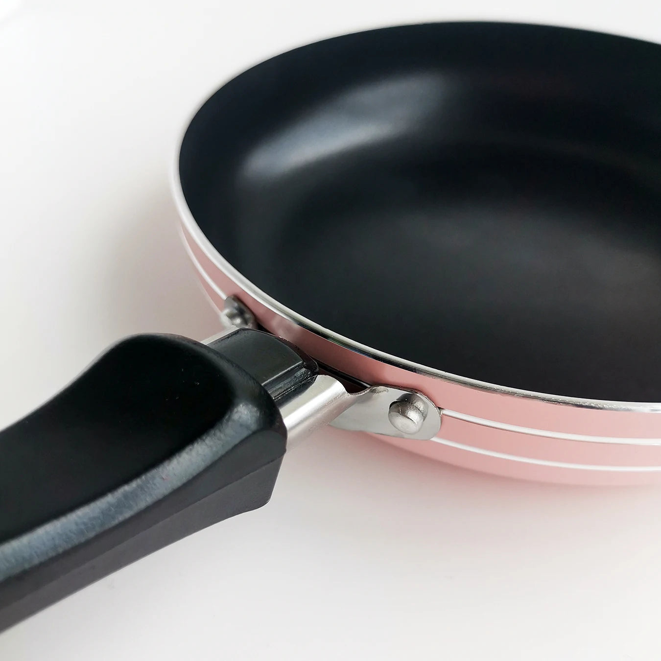 Pink Pot 6.5inch Non-Stick Stockpot Frying Pan Flat Cookware Kitchen Utensils For Daily Cooking Complementary Food