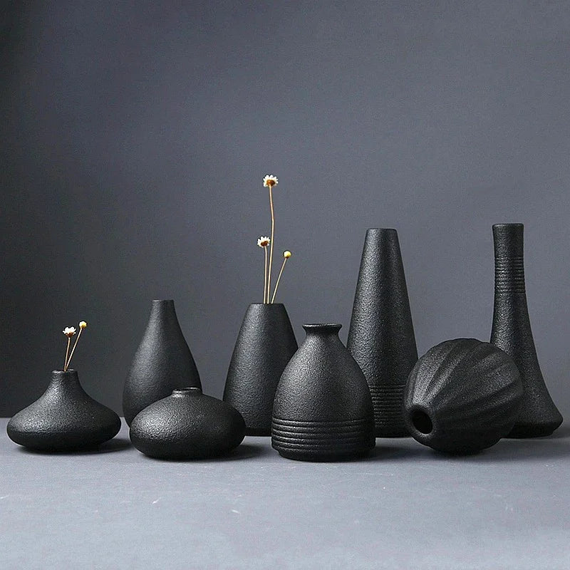 Schwarze Keramik kleine Vase Home Dekoration Crafts Tabletop Ornament Simplicity Japanische Dekoration im Stil