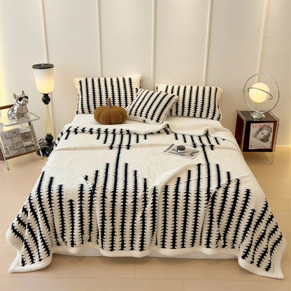 1pc The soft Taff velvet blanket, a warm and comfortable cover blanket, is suitable for office naps, bedrooms and sofas