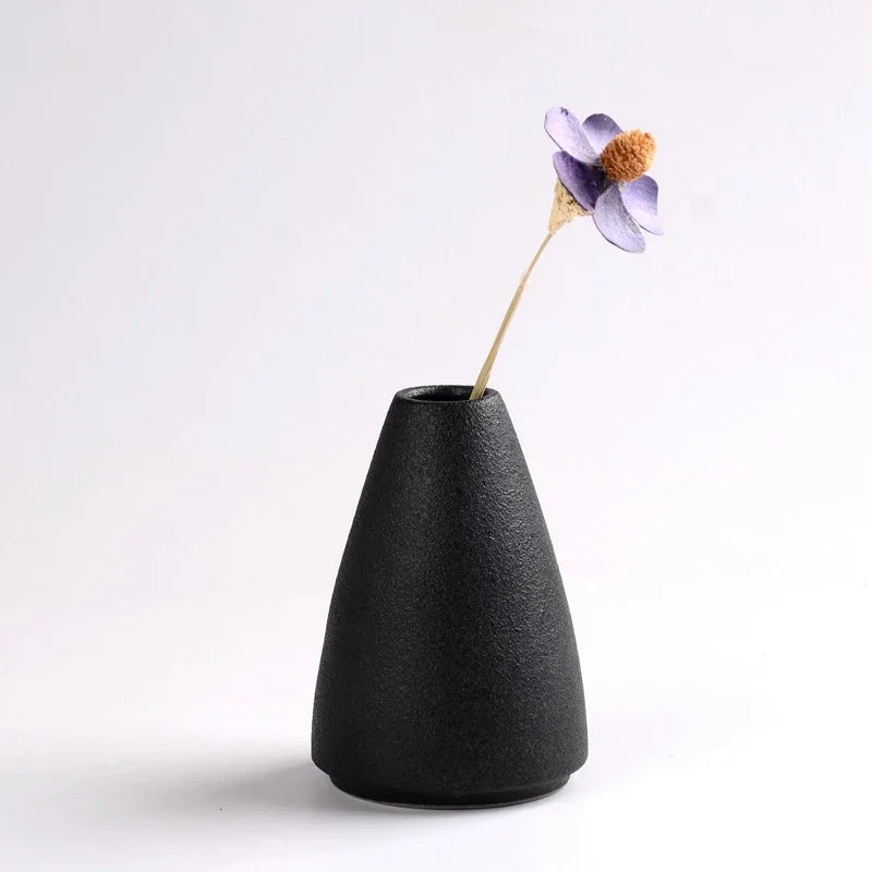 Svart keramisk liten vase hjemme dekorasjon håndverk bordplate ornament enkelhet japansk stil dekorasjon