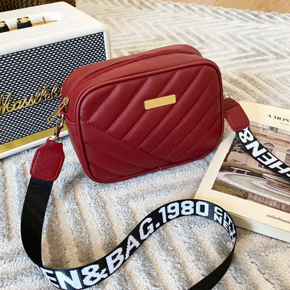 Högkvalitativ pu axelväskor för kvinnans handväska enkel crossbody casual messenger väska kvinnliga coola axelväskor telefonpåse