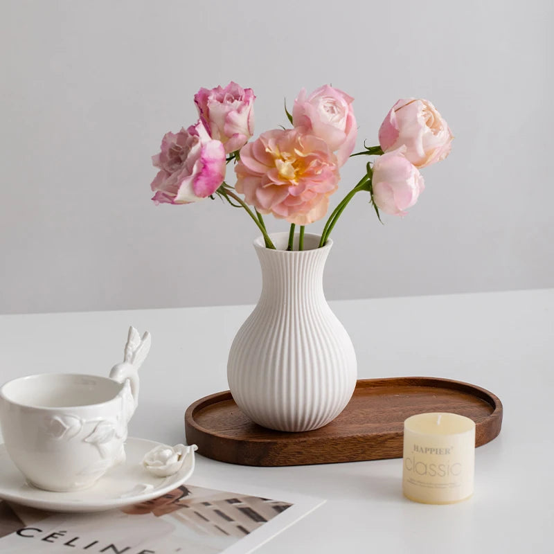 White, simple and modern ceramic vase, living room flower arrangement, light luxury and high-end feel, earthenware jar, table de