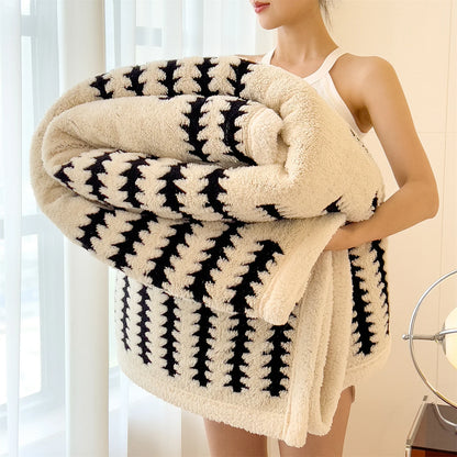 1pc The soft Taff velvet blanket, a warm and comfortable cover blanket, is suitable for office naps, bedrooms and sofas