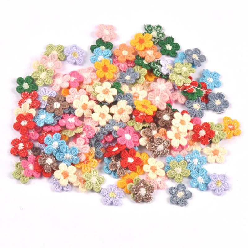 50pcs/Lot mehrfarbige Spitzenblumen-Applikationen für DIY-Hut-Kleidung Nähräume Kopfbedeckungsdekoration Stick-On-Flecken 15mm CP3374