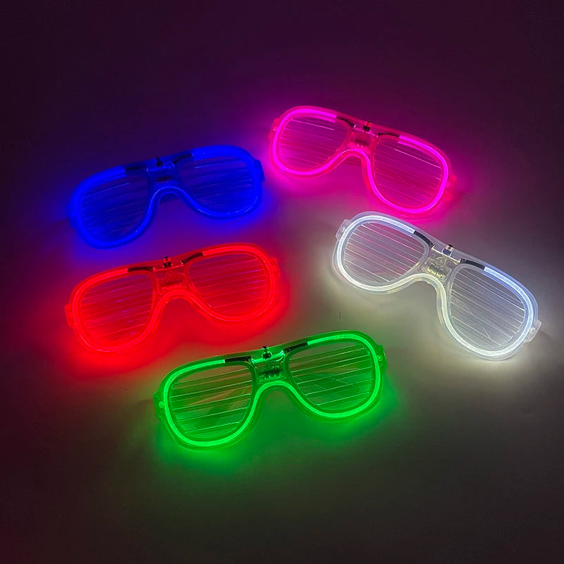 Louilles LED allumées 5 couleurs en forme de coeur Glow Glow Glow in the Dark Party Supplies Favors Party Favors pour les enfants