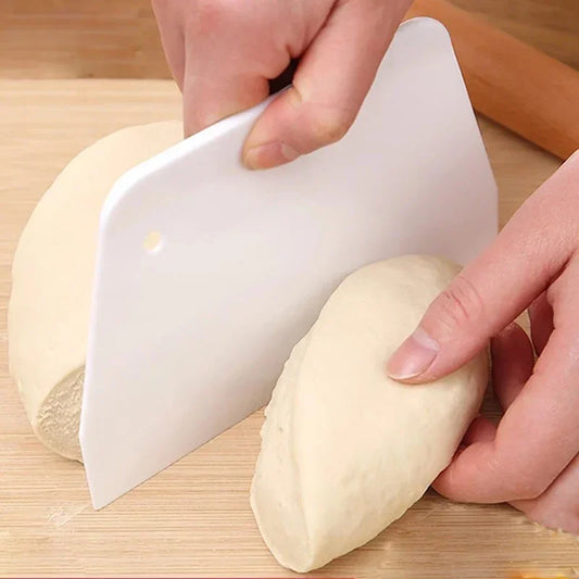 Multifunctionele deegsnijder Bowl -schraper voor brooddeeg Fondant Cake Cream Spatel Diy Pastry Cutters Scrapers Keuken Bakpakket