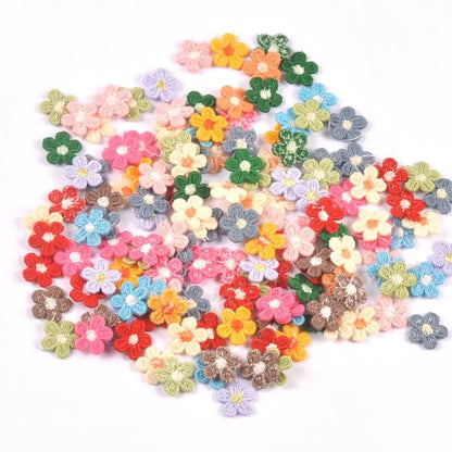 50pcs/Lot mehrfarbige Spitzenblumen-Applikationen für DIY-Hut-Kleidung Nähräume Kopfbedeckungsdekoration Stick-On-Flecken 15mm CP3374