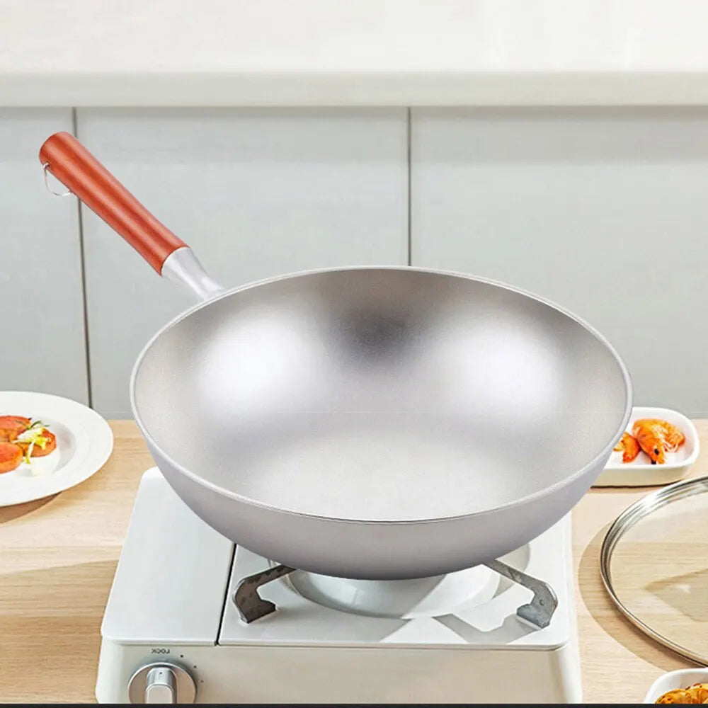 Reng Titanium wok net-Stick Kichen Kachwaff onverzéngte Styling Pan Stot ënner bottom Pot Gas Kacher