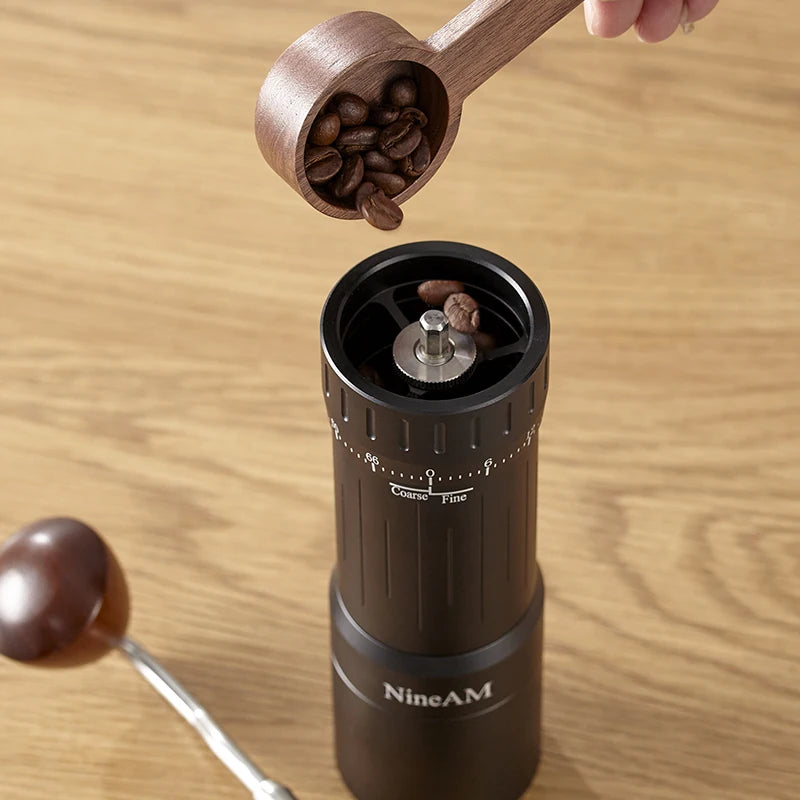 Nineam M1/Pro Manual Coffee Mühle 2024 Neu verbessertes 48 -mm -Edelstahlkegel Burr für Espresso -Küchenwerkzeuge geeignet