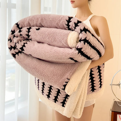1pc The soft Taff velvet blanket, a warm and comfortable cover blanket, is suitable for office naps, bedrooms and sofas