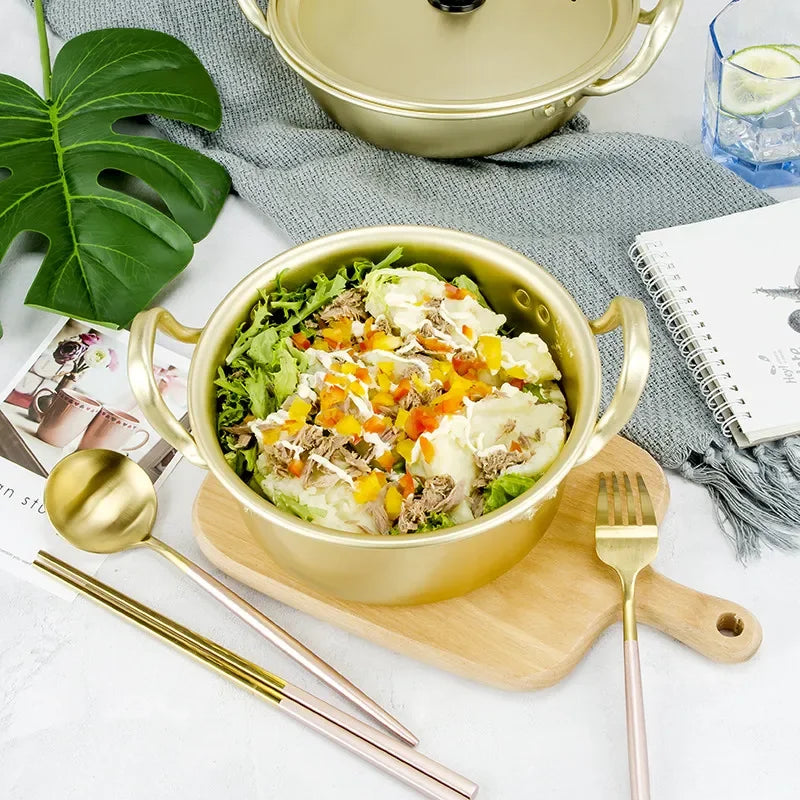 Fideos de ramen de estilo coreano sopa de aluminio sopa de aluminio sopa caliente fideos oodles mike sopa de huevo cocinando cocina de cocina de cocina dorada