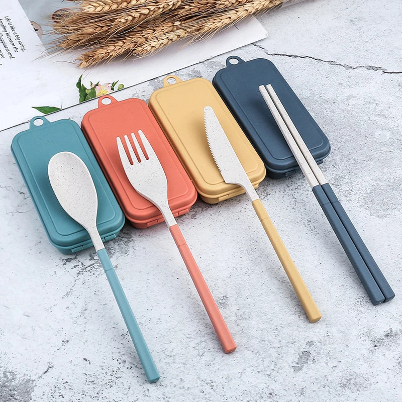 4PCS Portable Worse Sett Wheat Straw Servineware Deavtakbar bestikk Travel Tilleggspiknik Servise Sett Camping bestikkhetssett